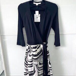 NWT Diane Von Furstenberg DVF Black Marble Wave Jewel Wrap Dress, Size 10